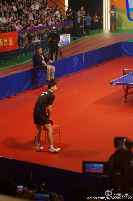 马龙好无奈啊。。