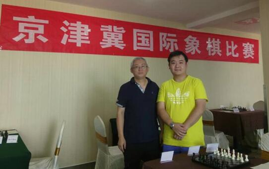 中国国际象棋等级分排名第二的北京北奥国际象棋队李超来到赛场参观