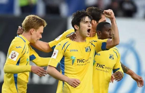 效力俄超球队罗斯托夫的阿兹蒙