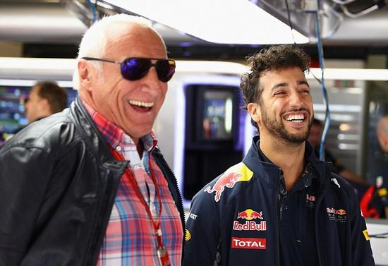 马特希茨（左）