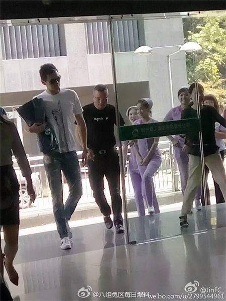 后面的护士小姐，请注意控制记几的表情！