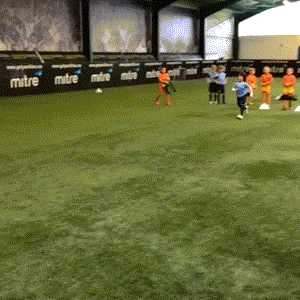 看看阿圭罗儿子射门，有没有老爹的风采？