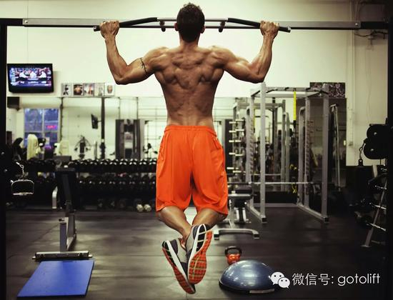 同样，训练很灵活，根据自己的实际情况来安排训练，只要做到尽量不把两个相同肌群的动作安排到一起即可。循环间休息时间大概在5-6分钟左右，以保证足够的恢复。