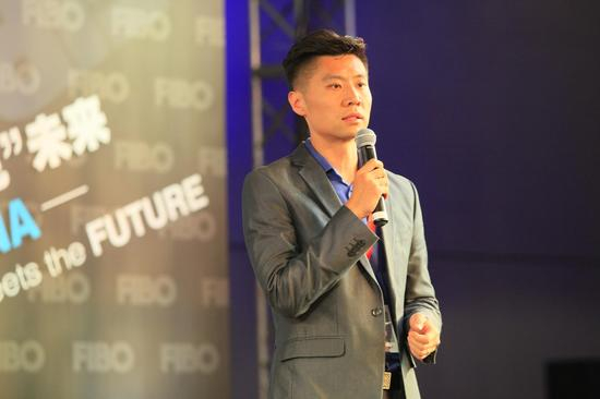 美日健身董事长刘苏德在启动仪式上讲话