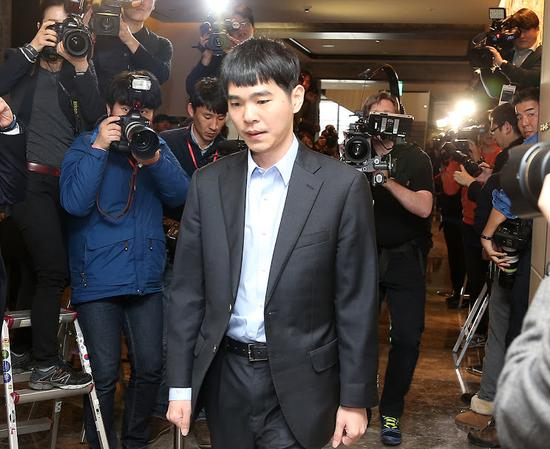 第三局奔赴战场的李世石