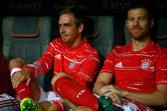 替补席上的拉姆和阿隆索