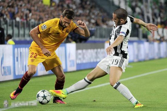 博努奇防守巴斯克斯