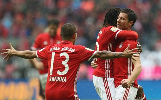 阿隆索庆祝进球