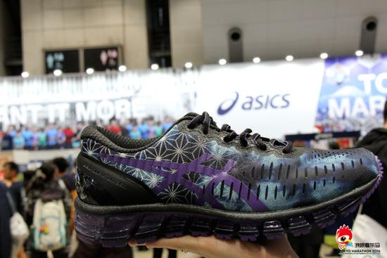 在东京马拉松博览会现场，见到了GEL- QUANTUM 360为原型的东马限量款跑鞋，一直念念不忘。