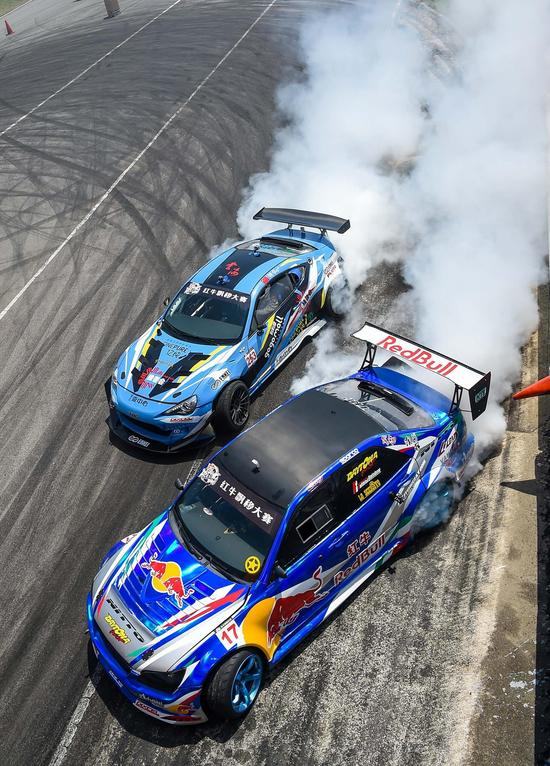 费德里科和刘卓近距离追逐中