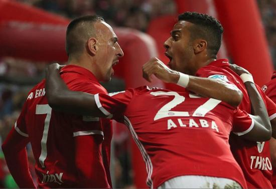 里贝里庆祝进球