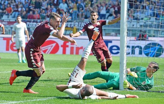 贝洛蒂庆祝进球