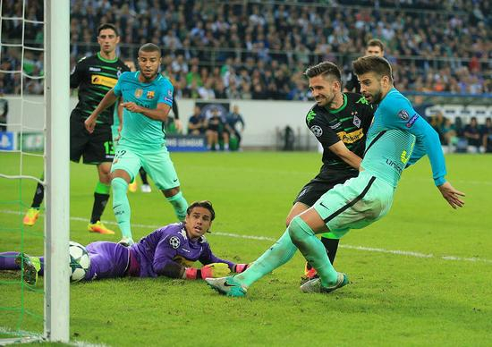 皮克补射破门瞬间