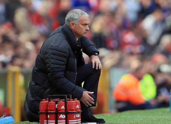 穆里尼奥观察比赛