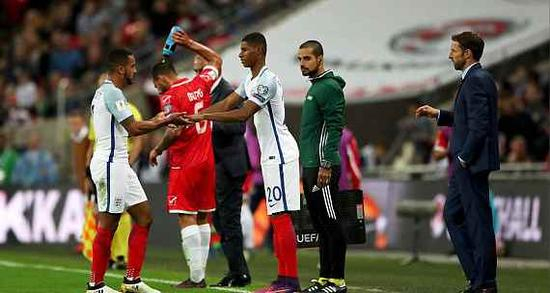 拉什福德替补出场