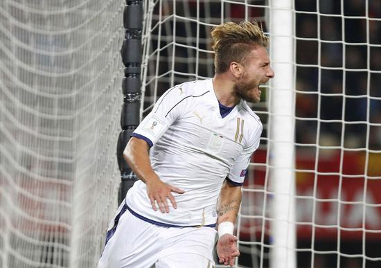 因莫比莱庆祝进球