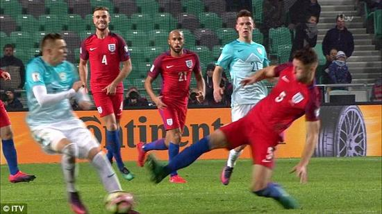 卡希尔飞铲引致双方冲突