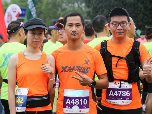 “小白”大咖孙培、“程序猿”大咖蔡培、“高管”大咖陈潭（由左至右）