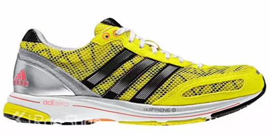 　　adizero adios，最近几个马拉松世界纪录都是穿着该鞋款的选手创造。图中这双是adios 2，现在的adios都使用boost中底了。说实话对精英选手来说跑鞋的区别真的很小了，全看哪个品牌赞助。