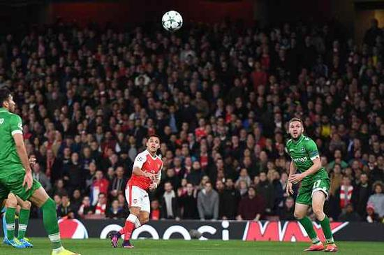 桑切斯挑射破门