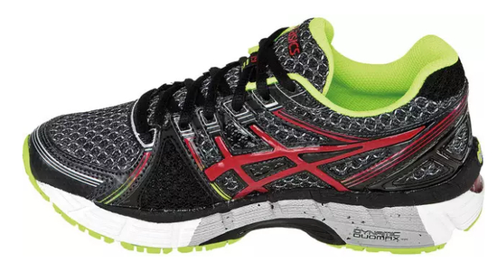 　　亚瑟士kayano，亚瑟士的支撑款跑鞋内侧使用的支撑叫dynamic duomax，图中的灰色区域，比白色要高密度/硬很多