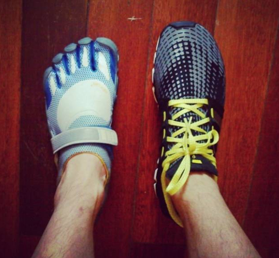 　　左边vibram fivefingers bikila，右边adipure，并不建议新手/菜鸟穿着这样的概念跑鞋进行高频次、高强度的训练