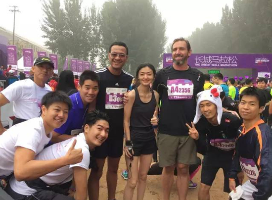 泰国、南非、日本跑友合影