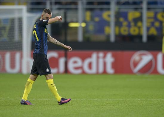 布罗佐维奇两黄下场