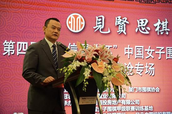 王元八段主持开幕式