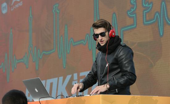 现场的DJ表演