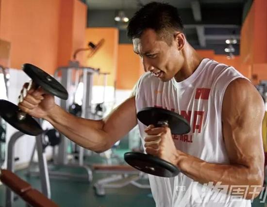 易建联每天都会为自己加练 图/本刊记者 方迎忠