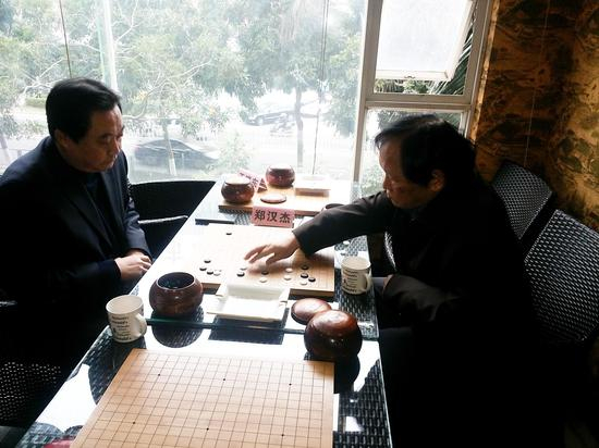 2015年新老会长郑总和刘工在市名士教授赛上对阵