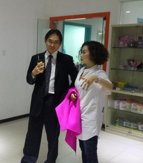 邵炜刚九段参观世贸并与吴丹琳交流