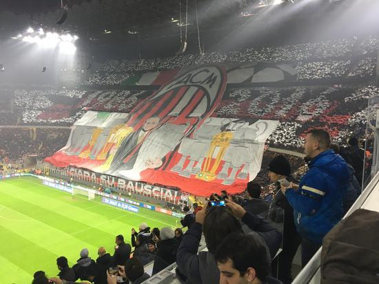 巨幅tifo献给了老贝