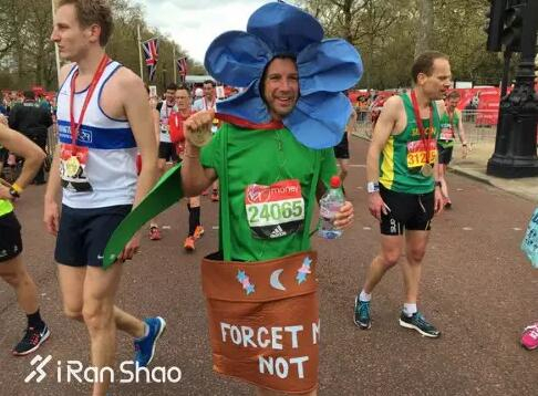 Lee Goodwin，植物装中的花盆， 3：02.43