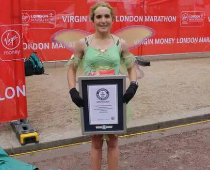 Naomi Flanagan，《小飞侠》中的Tinker Bell，3：08：34