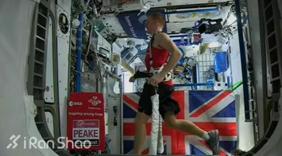 Tim Peake，在太空跑马最快，3：35：21