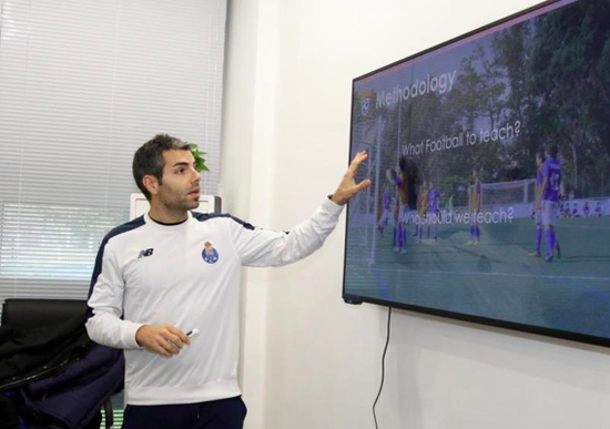 Carlos先生介绍波尔图巨龙力量足球学校