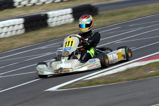 怪兽耐力车队的梦想车手曹卓在比赛中