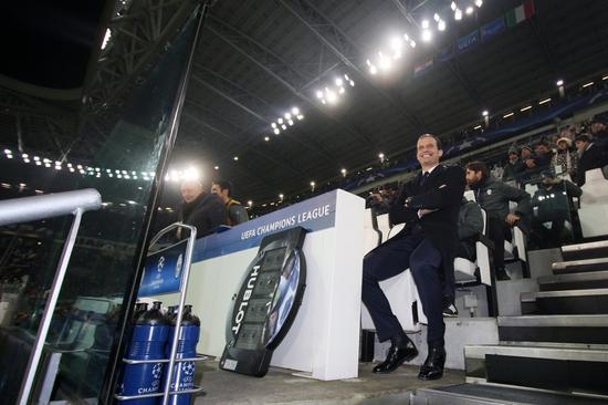 阿莱格里神态轻松