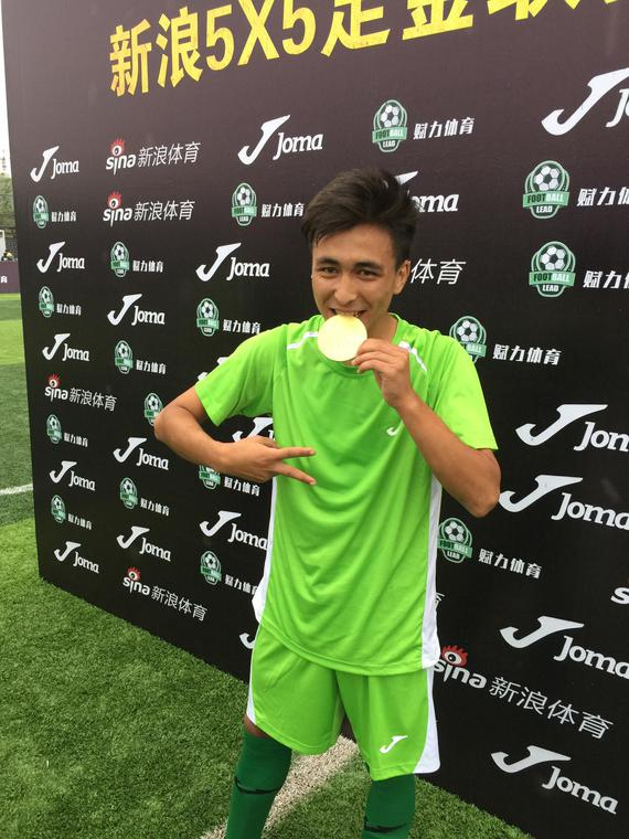 福建冠军队新疆小伙的足球梦:希望能一直踢下去