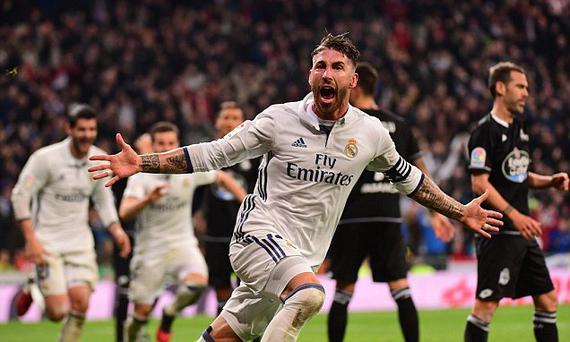 拉莫斯庆祝进球