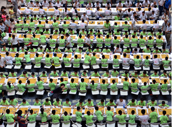 2016年8月，“全民健身日”全国棋牌项目万人同赛洛阳现场。