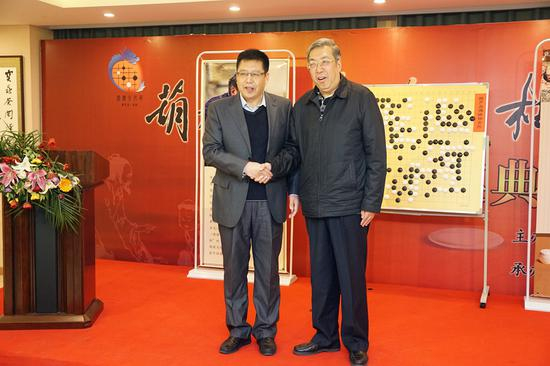 林将军和葫芦岛棋院院长马立新合影留念