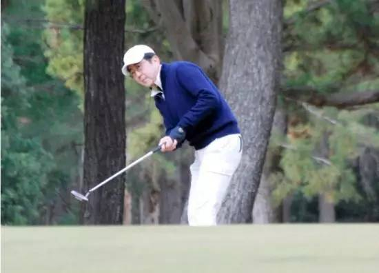 日本首相安倍晋三热衷高尔夫运动