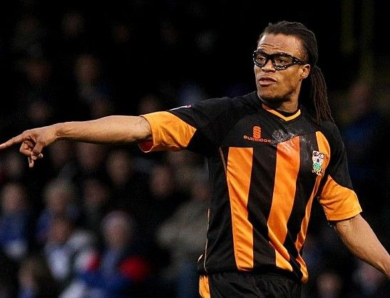 戴维斯场上场下都堪称“野猪”