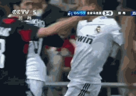 这脚抬得叫一个高……