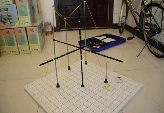 有些像围棋棋盘的立体几何教具