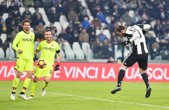 伊瓜因头球破门瞬间