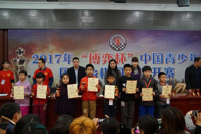 获奖的和孩子们